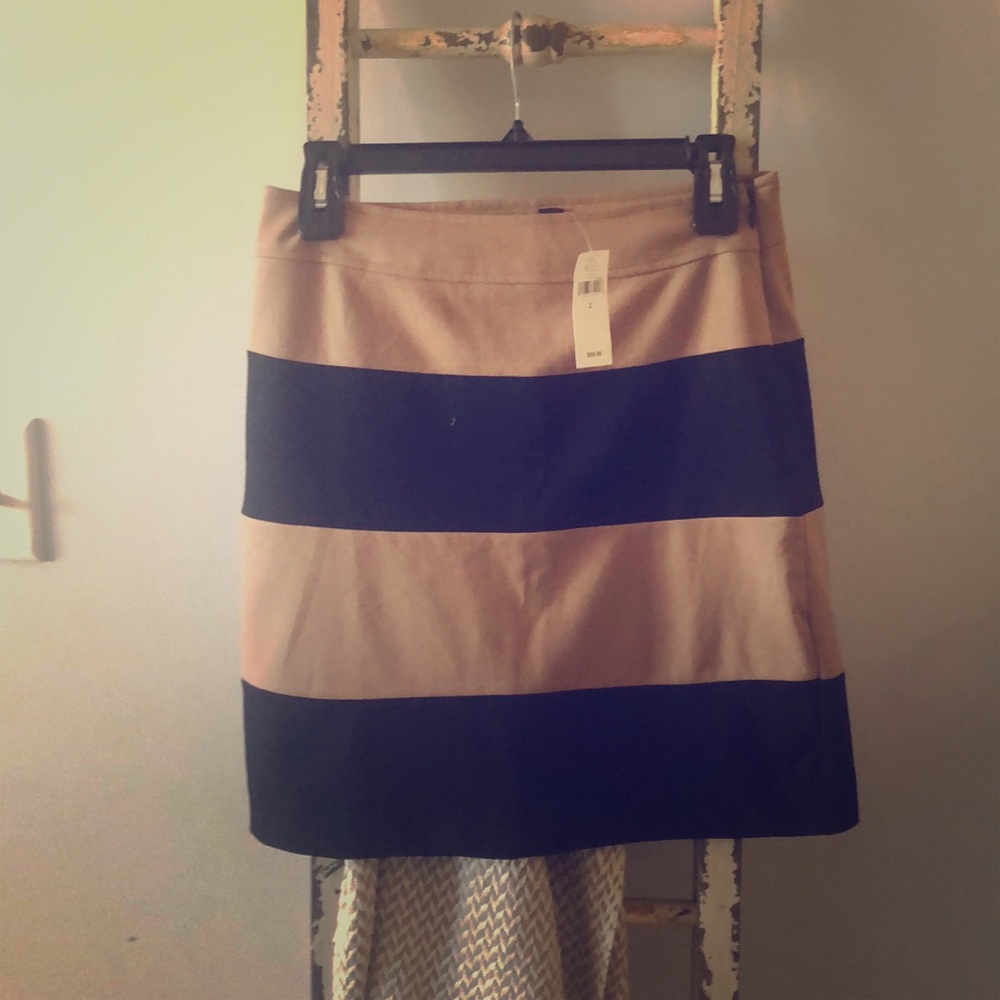 NWT banana republic size 2 Skirt - above the knee